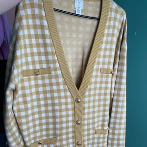 Yellow Sweater - Size medium - oversized, i’m 5’5 and it comes to upper thigh